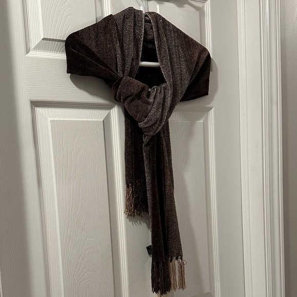 Danier Accessories - Daniel Brown and Cream Chenille Fringed Scarf